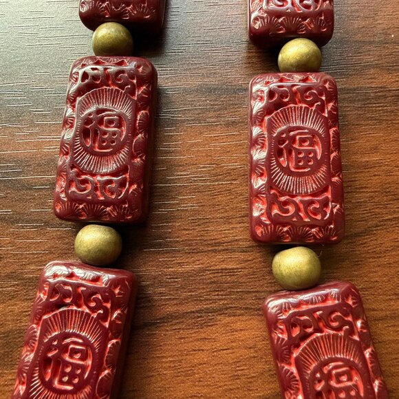 Vintage 1960s Faux Cinnabar and Brass Necklace - Picture 3 of 3